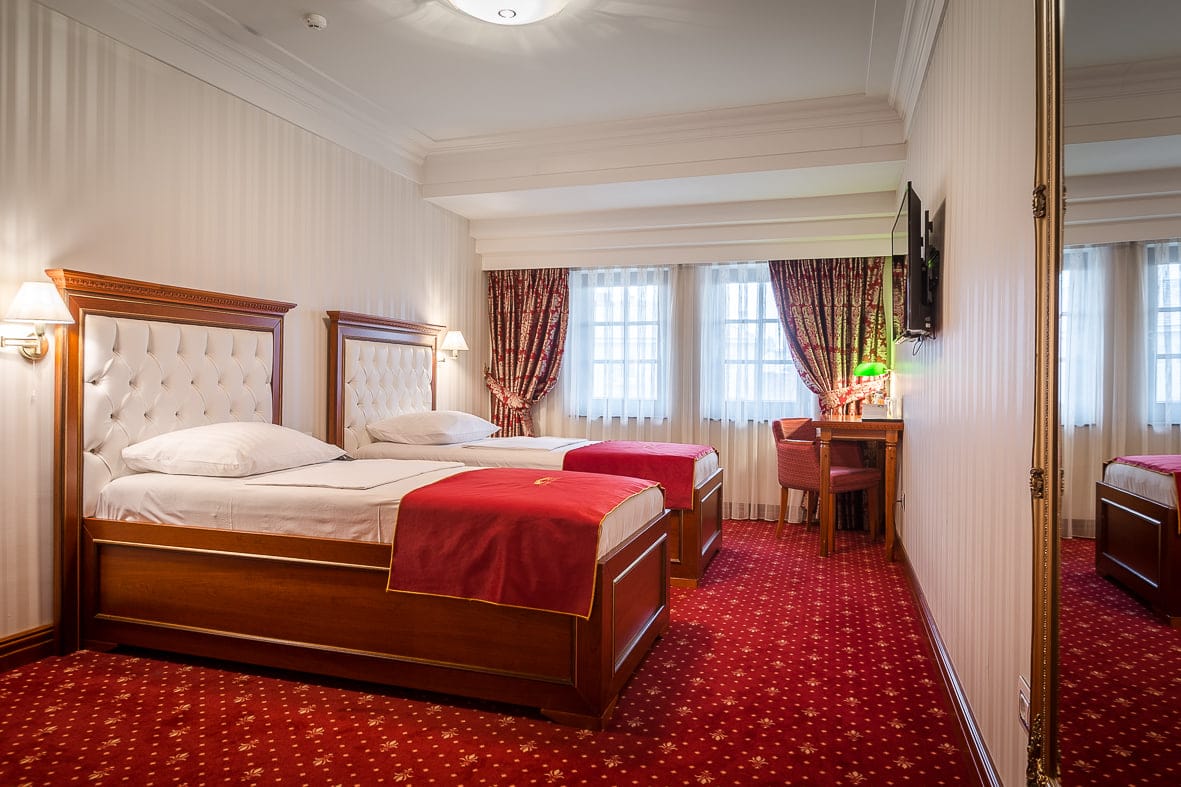 Deluxe Twin room with two single beds and a writing desk